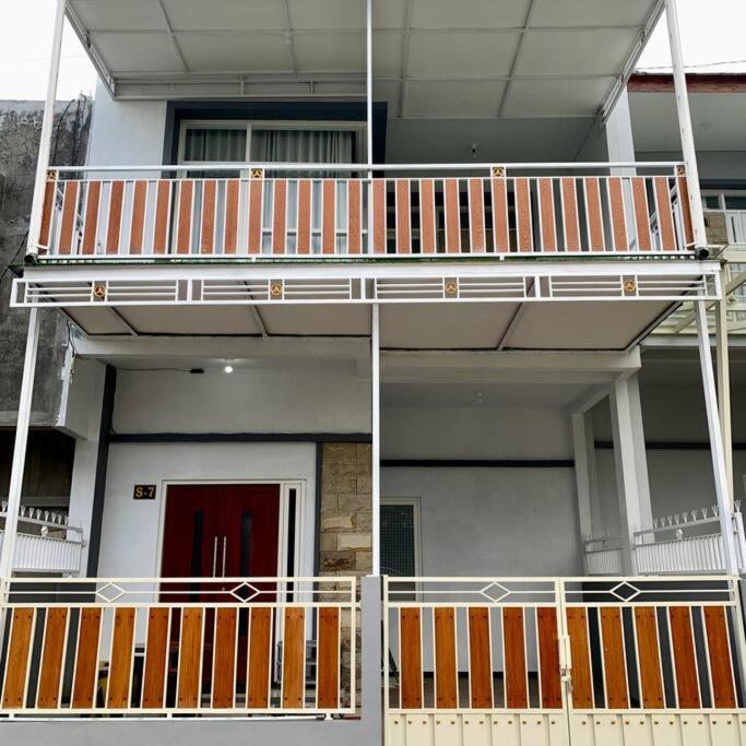 Kayz Villa Batu Dengan Kolam Renang Pribadi Exterior foto