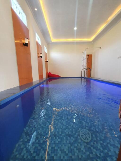 Kayz Villa Batu Dengan Kolam Renang Pribadi Exterior foto